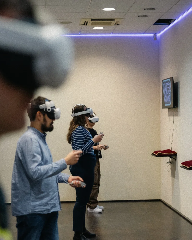 VR Arcade többféle VR-szemüveggel a VR LAND-ben