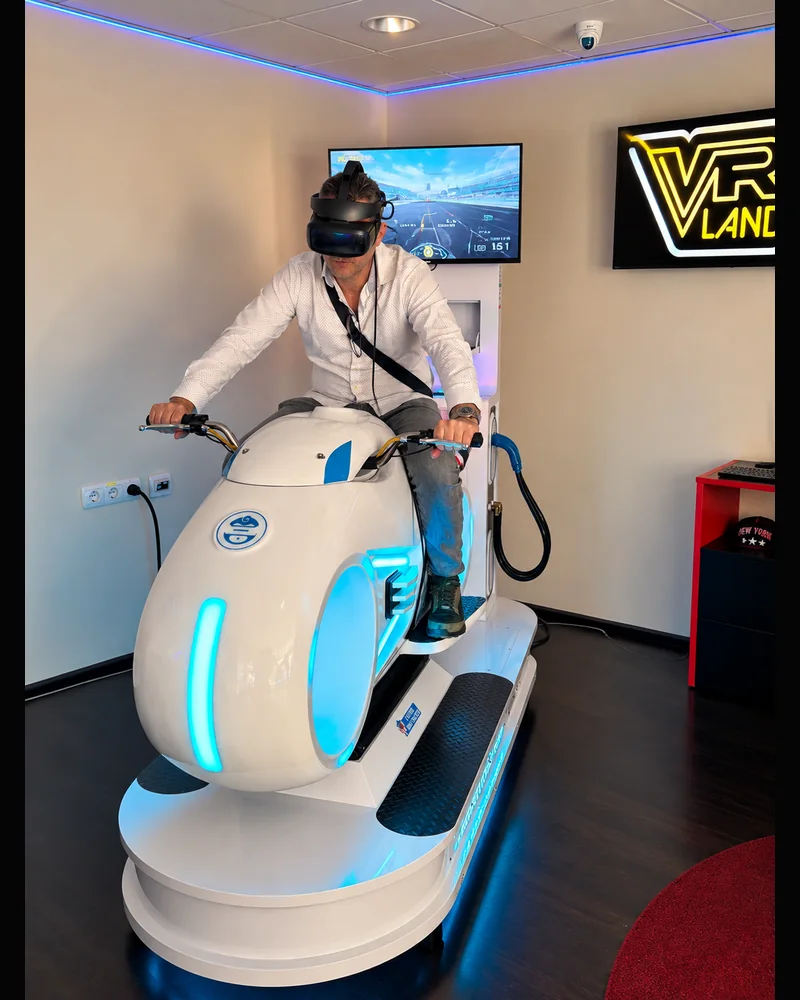 VR Racing Motor szimulátor a VR LAND-ben