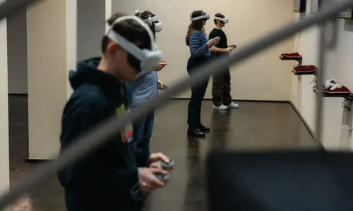 Közös VR-kaland a VR LAND szegedi játékterében